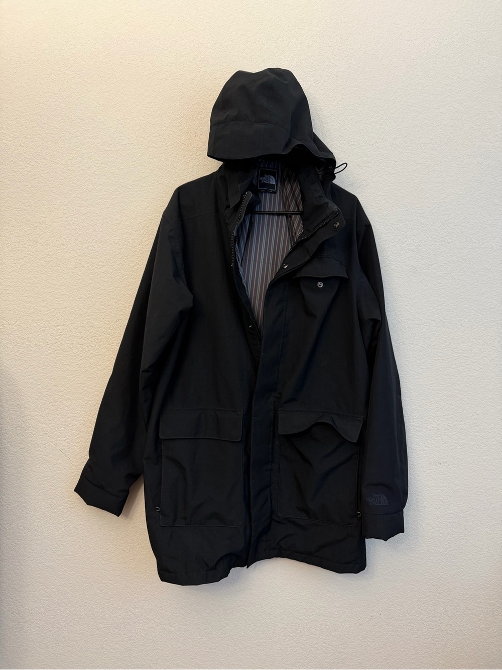 The North Face Hyvent Black Hooded field Raincoat with Flap Pockets Sz XL